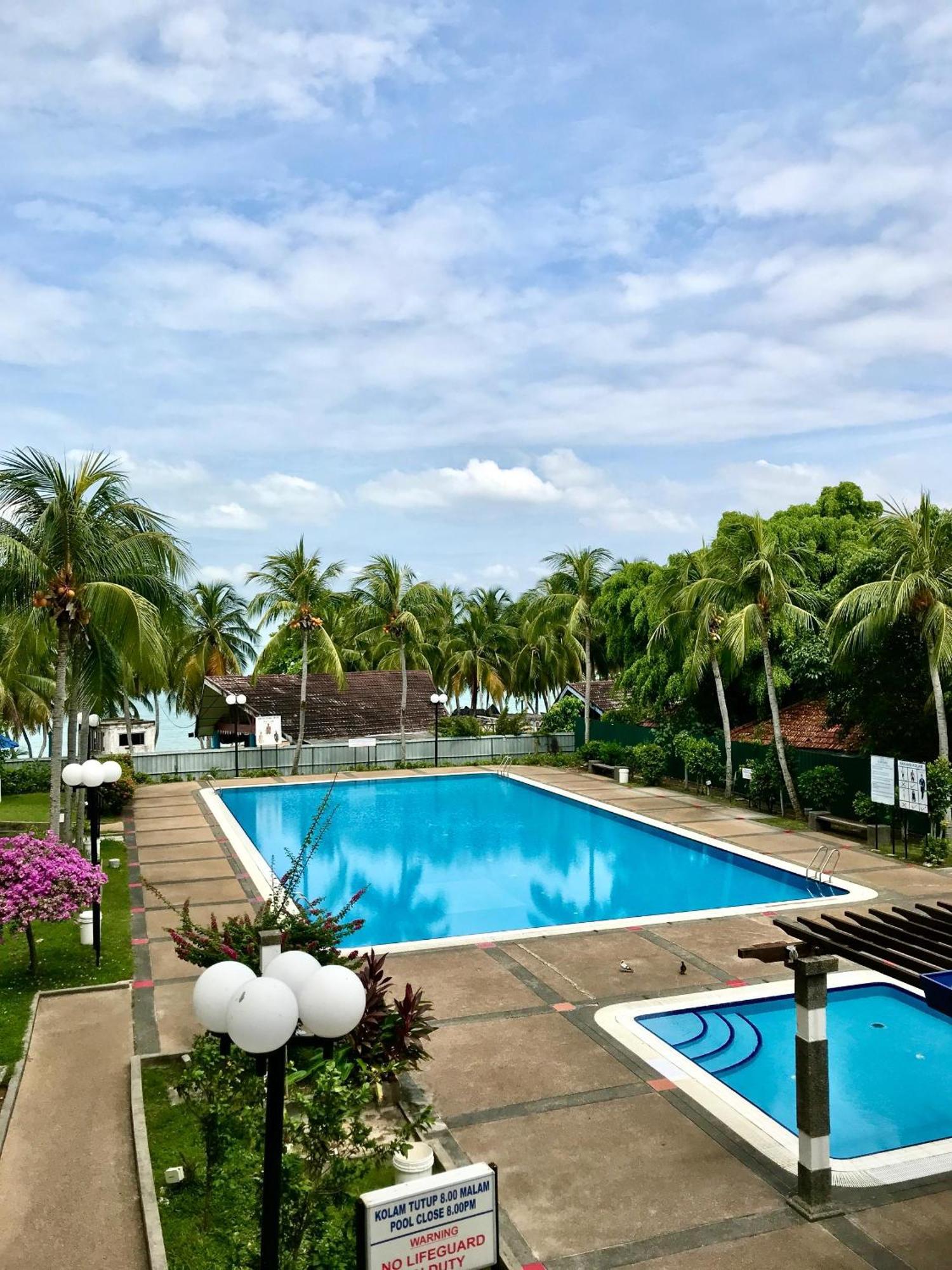Newly Renovated Comfy Beachfront View At Seri Bulan Port Dickson Porto Dickson Exterior foto